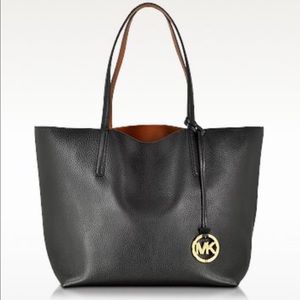 Michael Kors Izzy reversible leather tote