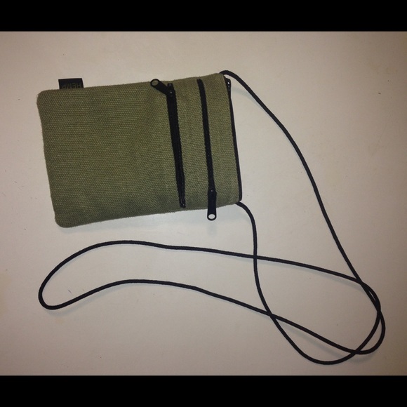 NWOT Small cross body purse