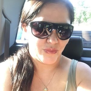 Meet your Posher, Angela