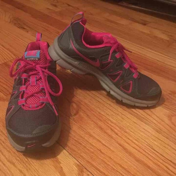 Ladies Nike sneakers