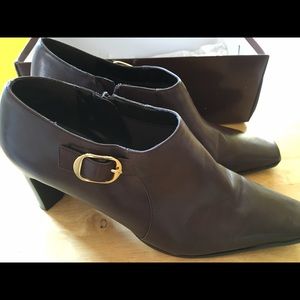 Bandolino leather booties in brown with 2" heels
