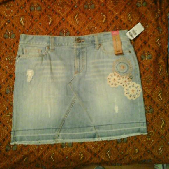 Skirt - Picture 1 of 2