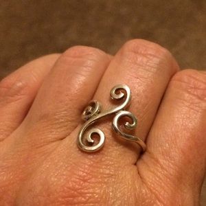 Beautiful Sterling Silver Scroll Ring