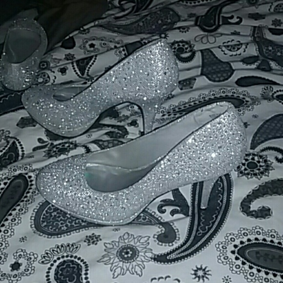 Pumps - Picture 2 of 3