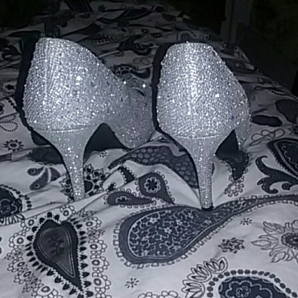 Pumps - Picture 3 of 3