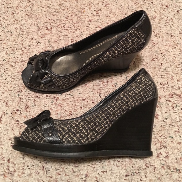 SPERRY Top-Sider tweed wedges.  Heel is 4" tall - Picture 2 of 4