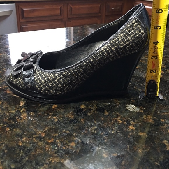 SPERRY Top-Sider tweed wedges.  Heel is 4" tall - Picture 4 of 4