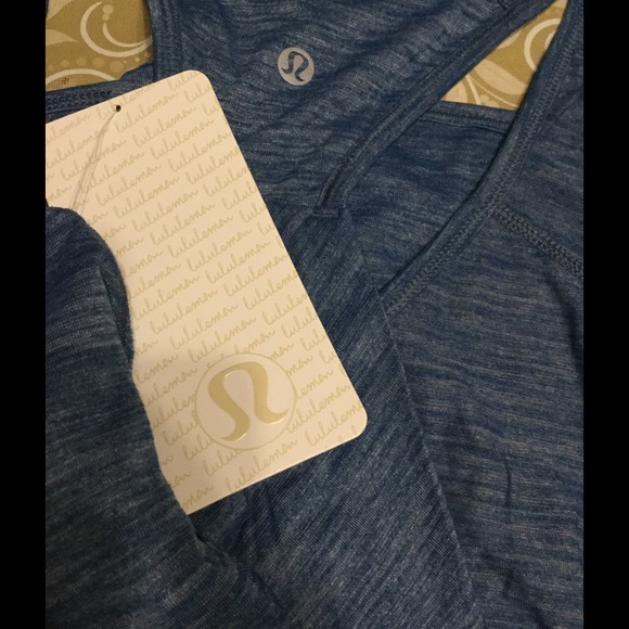 NWT Lululemon Essential Tank - Picture 4 of 4