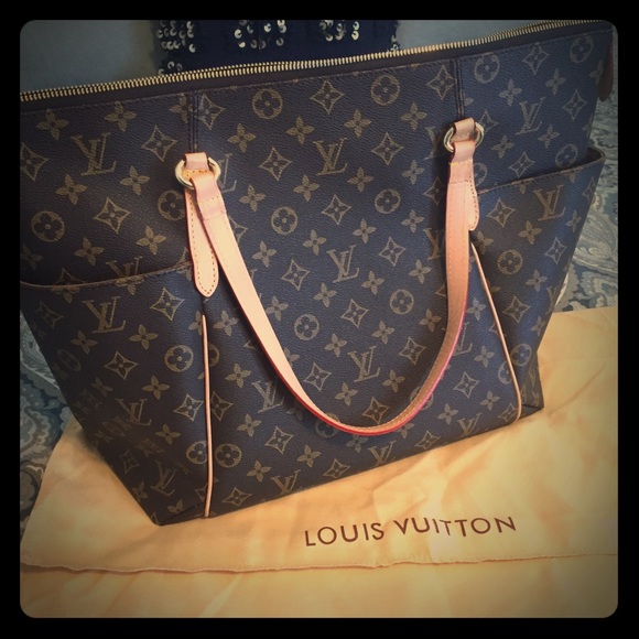 GM size handbag -
