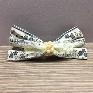 Vintage pearl and floral fabric hair bowtie