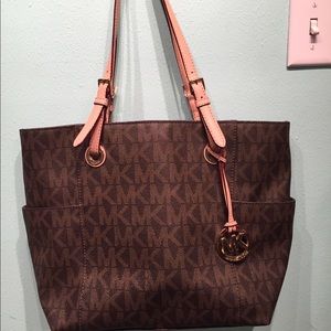 Micheal Kors purse
