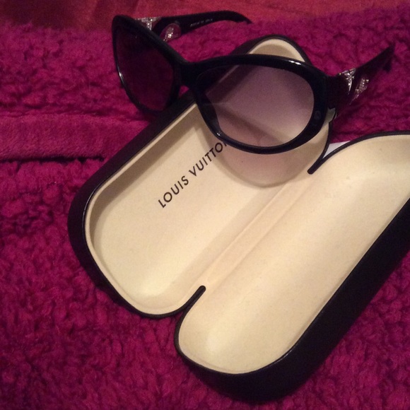 Authentic Louie Vuitton sun glasses