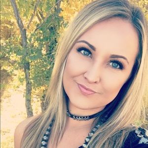 Meet your Posher, Kayla