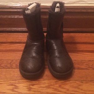 Brown Bailey button Uggs