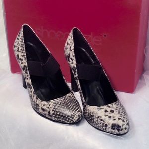 Bottines à Talons Hauts Grises Shoe Dazzle - Taille 5.5 US Femme - Occasion