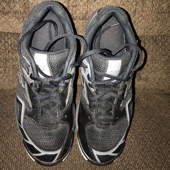 Mizuno volleyball shoes