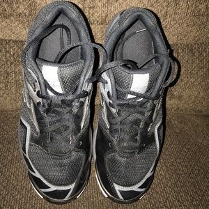 Mizuno volleyball shoes