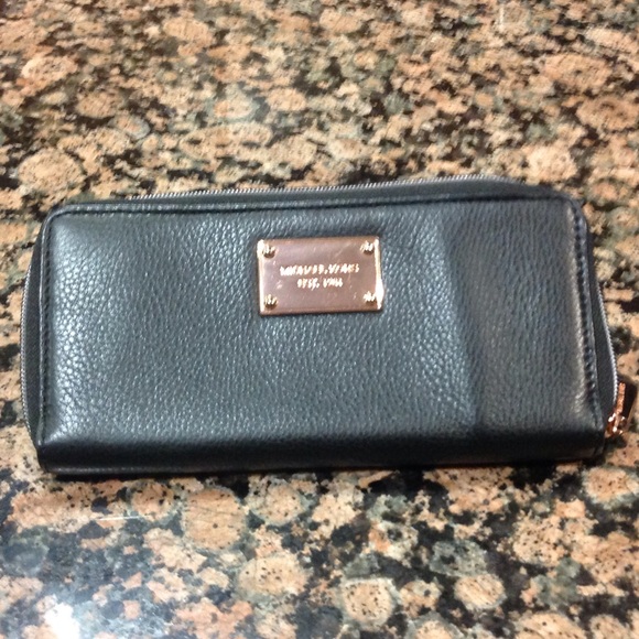Auth MICHAEL KORS ZIP WALLET