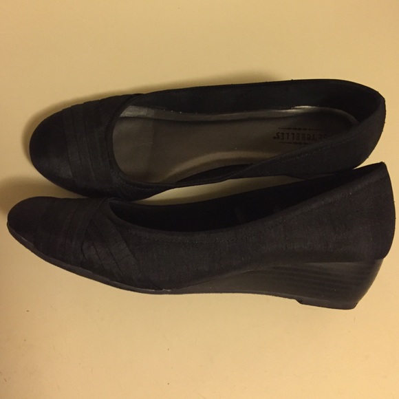 Seychelles Shoes - Black woman's wedge shoes