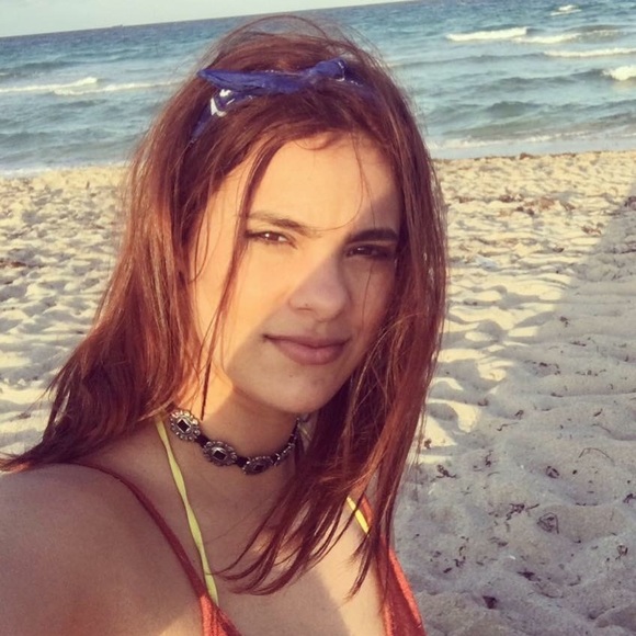 Meet your Posher, Elaine