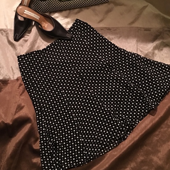 Classic Gored Black & White Skirt Size 0 100% Silk