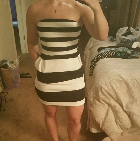 Express coctail dress - Picture 3 of 3