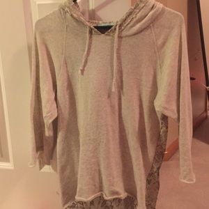 Quarter sleeve shirt with hoodie