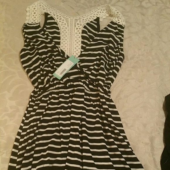 Striped sundress with unique back - Picture 1 of 4