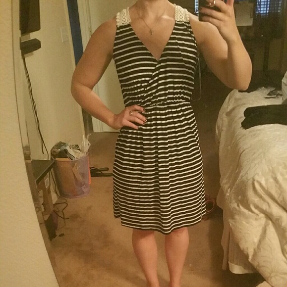 Striped sundress with unique back - Picture 3 of 4