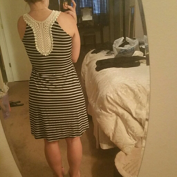 Striped sundress with unique back - Picture 4 of 4