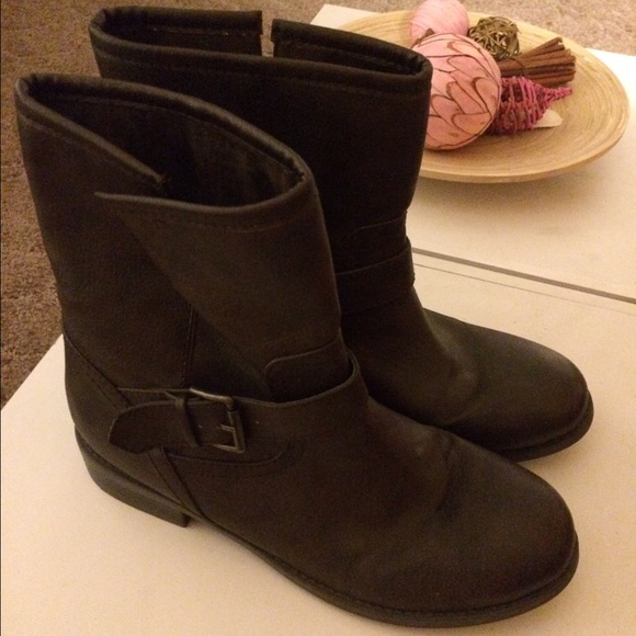 Brown ankle high boots! Size 10
