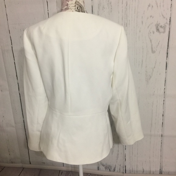 🎉HP🎉So Chic Winter White Statement Blazer - Picture 5 of 6