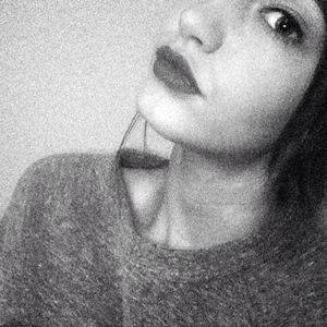 Meet your Posher, Caitlin