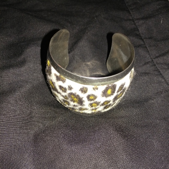 Fuzzy Leopard cuff - Picture 2 of 3