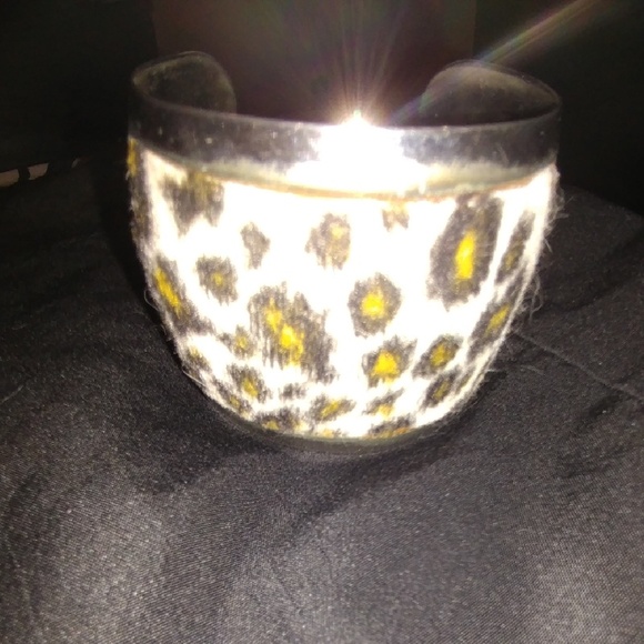 Fuzzy Leopard cuff - Picture 3 of 3