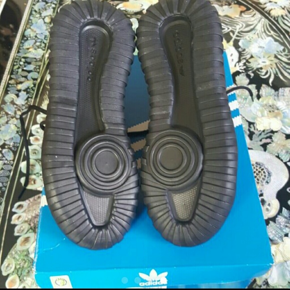 Women's Adidas Tubular - Picture 4 of 4