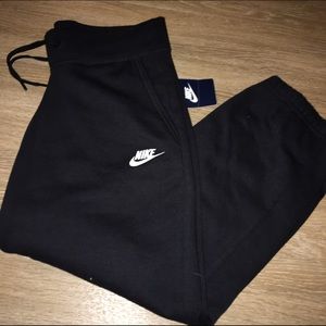 NWT Nike Fleece Capri Joggers
