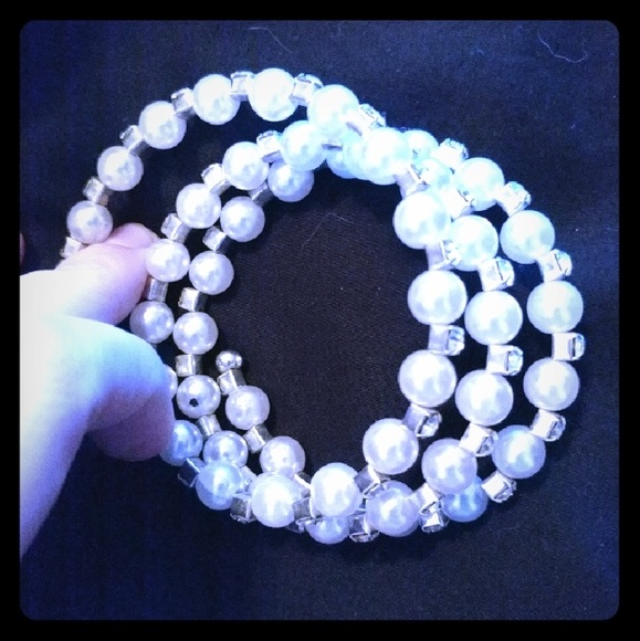 Pearl and rhinestone bracelet/choker
