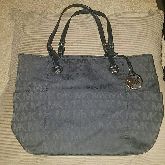MK PURSE
