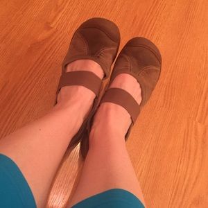 Keen MaryJane tan shoes