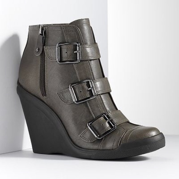 Simply Vera Vera Wang Shoes - Simply Vera Wang grey wedge heels