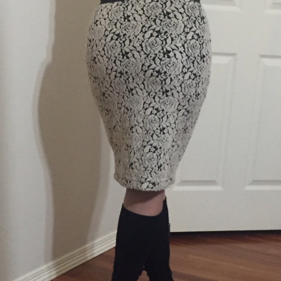 Skirt - Picture 4 of 4