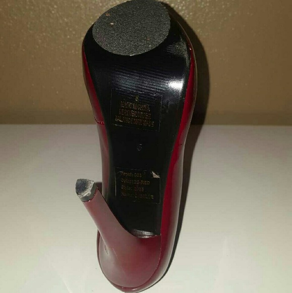 Heels - Picture 4 of 4