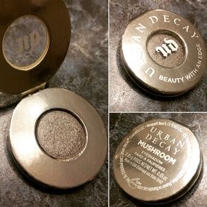 SOLD ⚡ urban decay eye shadow, mushroom