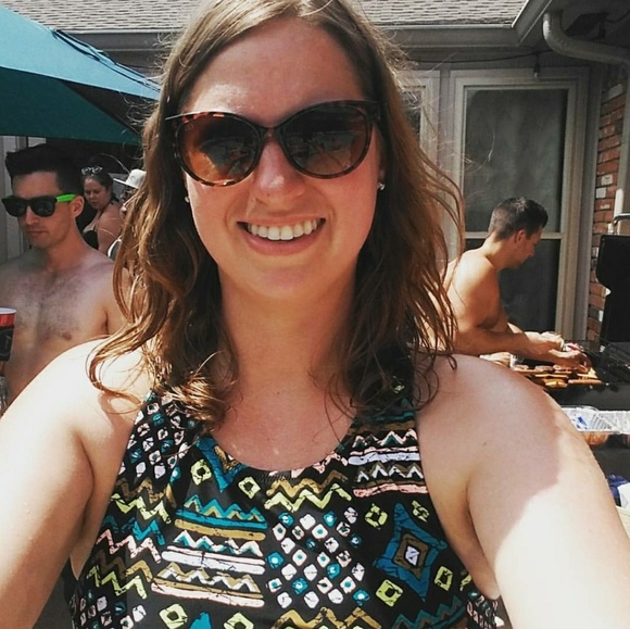 Meet your Posher, Amber - Picture 5 of 7