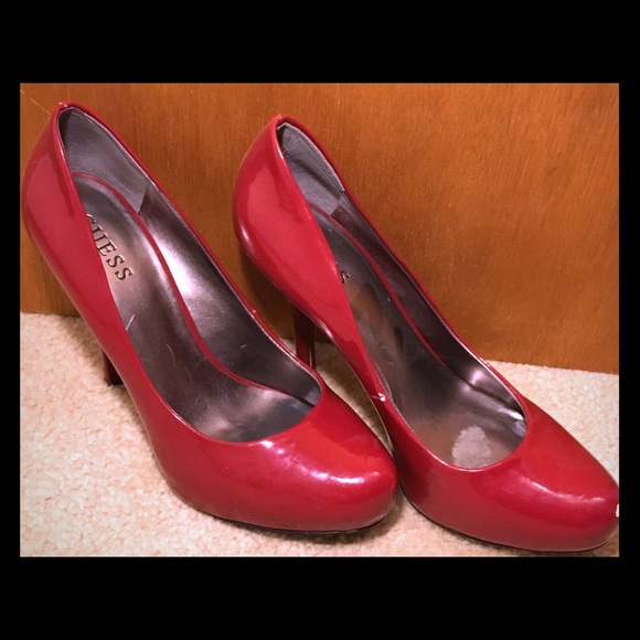 Guess bright red pumps 👠 Sz 8.5