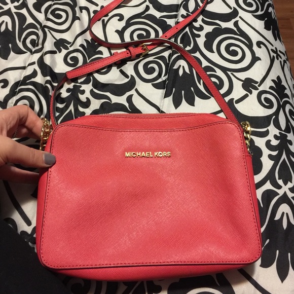 MICHAEL KORS CROSSBODY!