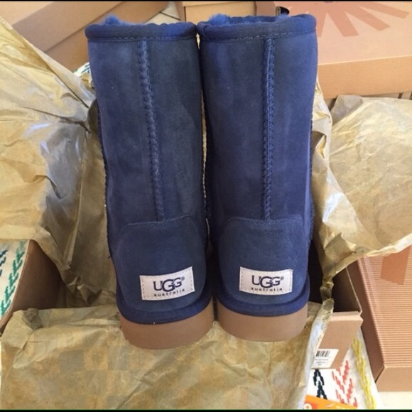 UGG authentic classic short navy boot Sz 7 new - Picture 4 of 4