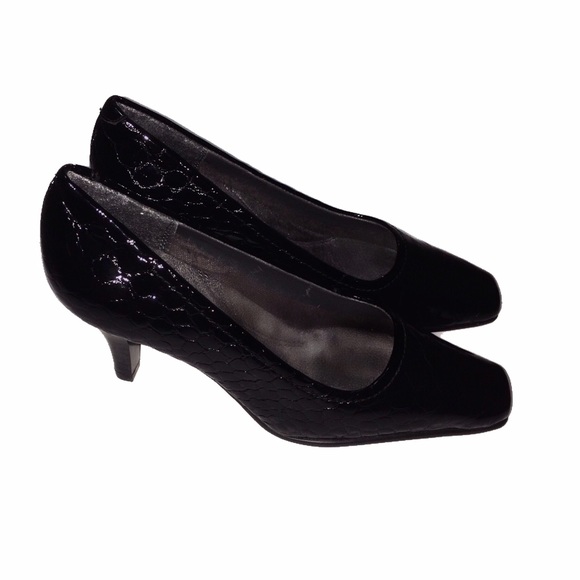 NWOB Aerosoles patent faux leather croc heels