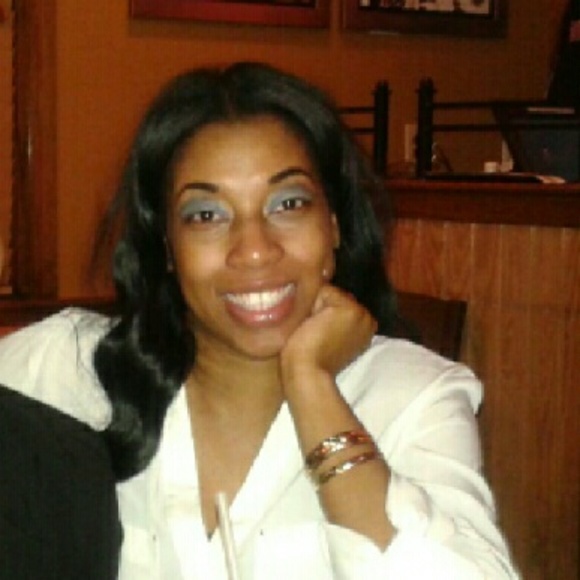 Meet your Posher, Senobia